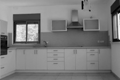 למכירה בבלעדיות, דירה במרכז הכרמל, חיפה – חמישה חדרים ויחידה נפרדת מרהיבה