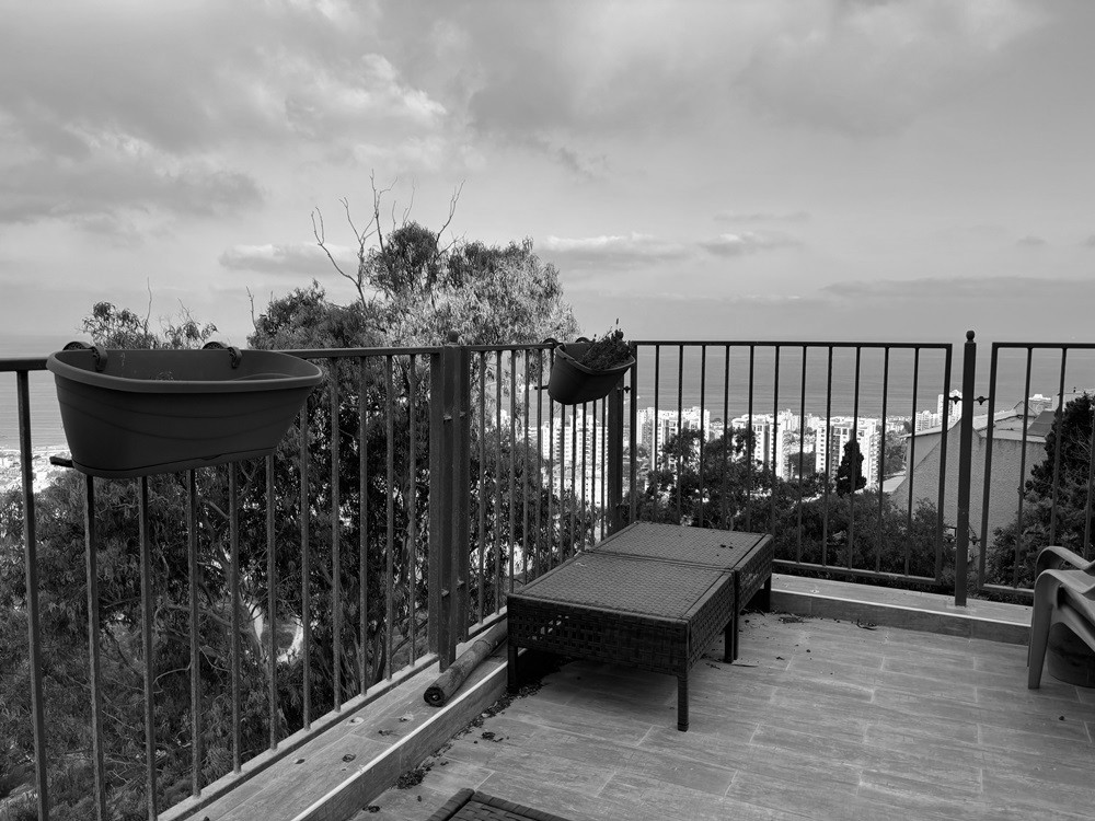 למכירה דירת נוף חיפאית: 3 חדרים ומרפסת בדרך הים!