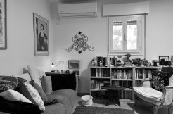 להשכרה בבלעדיות .2.5 חד' במרכז הרצליה: דירת גן קסומה!