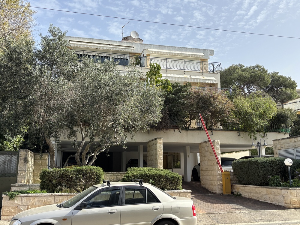 למכירה דירת פנטהאוז ייחודית – ברחוב קדרון המבוקש – בעורף השקט של ציר מוריה