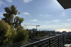 ברחוב פינסקי המבוקש, למכירה 4 חדרים שקטה בקומה גבוהה לנוף.