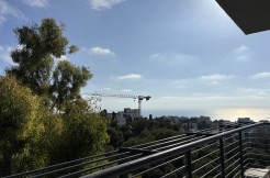 ברחוב פינסקי המבוקש, למכירה 4 חדרים שקטה בקומה גבוהה לנוף.