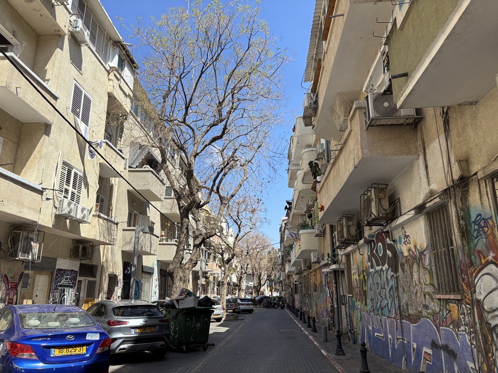 למכירה דירת גג בלב פלורנטין ברחוב קורדברו המבוקש!